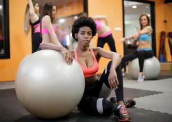 Vodič za poklone za djevojke koje vole teretanu u vašem životu