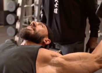 Većina muškaraca gubi na prsima. Ova mala promjena čini ih učinkovitijima za rast peka.