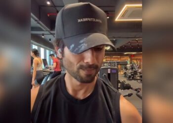 Bollywoodski glumac Shahid Kapoor vibrira ‘Aashiqon Ki Colony’ u teretani