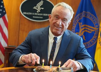 RFK Jr. otkriva svoju neobičnu dnevnu rutinu… uključujući post do podneva i meditaciju s ‘mrtvim ljudima’