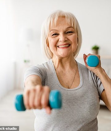 Šokantno jednostavna vježba za ruke koju su milijuni žena koristile da se riješe svojih bingo krila