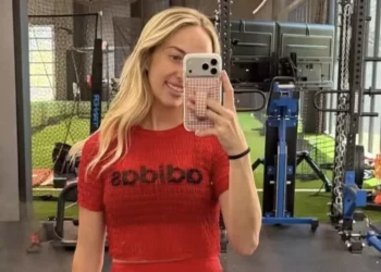 Brittany Mahomes u crvenom u teretani dok Patrick Mahomes napreduje