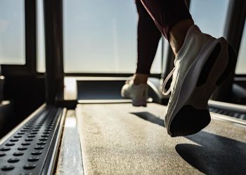 Kako vježbe na traci za trčanje mogu povećati brzinu i izdržljivost—i doslovno letjeti