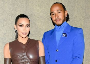 Kim Kardashian i Lewis Hamilton viđeni kako uživaju u pustinjskom zalasku sunca tijekom luksuznog odmora