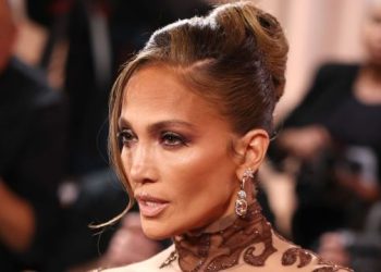 Jennifer Lopez otkriva svoju fitness mantru u uskom kratkom topu i tajicama