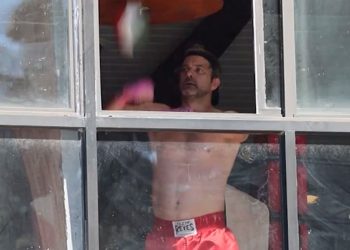 Joshua Jackson vježba bez majice u boksačkoj teretani u LA-u, na snimci