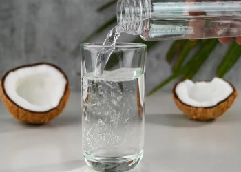 Kokosova voda vs. mlaćenica: Vrhunski vodič za ljetna pića
