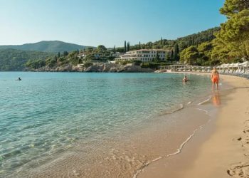 Grčka nadmašila Tursku, Španjolsku, Italiju, Francusku, Hrvatsku i Cipar izvanrednom otpornošću, a Halkidiki se ističe kao vodeći u zadovoljstvu putnika na Mediteranu, pokazujući izvrsne rezultate u uslugama i čistoći popularnih odredišta.