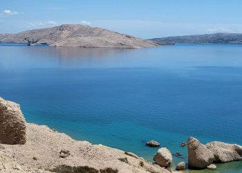 Hrvatski ‘Mjesečev otok’ izgleda kao drugi planet – savršen za proljetni bijeg