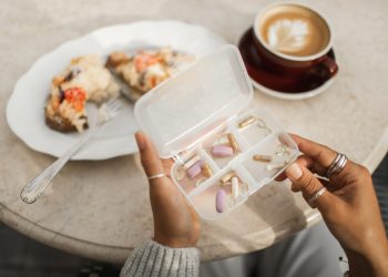 Nikada ne kombinirajte ova 4 vitamina s kavom, upozoravaju registrirani dijetetičari.