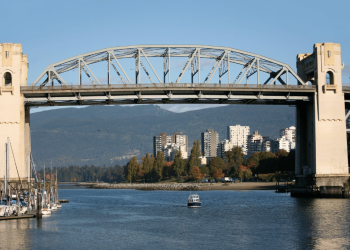 Most Burrard će biti privremeno zatvoren ovog vikenda zbog uklanjanja kranom.