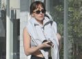 Dakota Johnson uočila kaznu za parkiranje nakon napornog treninga u teretani u LA