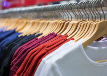 Prikazivanje kupcima ‘cijena po nošenju’ za izbor odjeće moglo bi učiniti modu održivijom