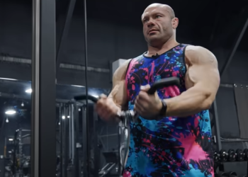 Dr. Mike Israetel iskoristio “plutajući dio” za postizanje 6% tjelesne masti – evo kako to djeluje