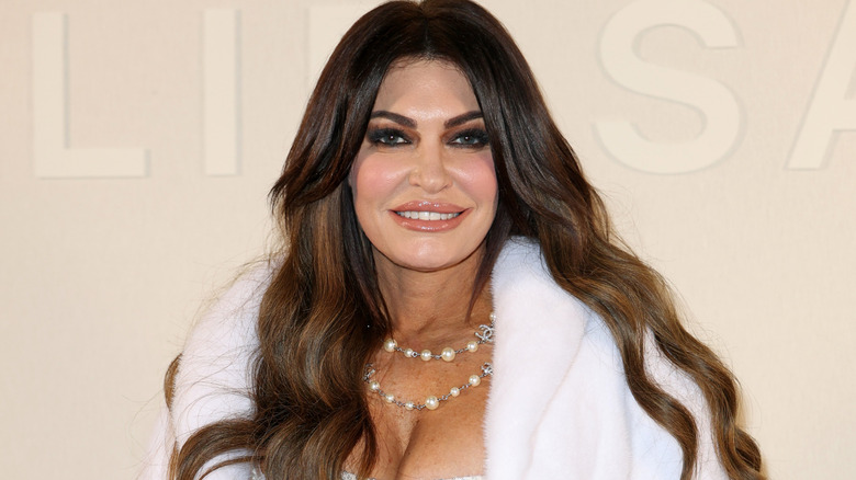 Kimberly Guilfoyle nasmijana u svečanoj odjeći