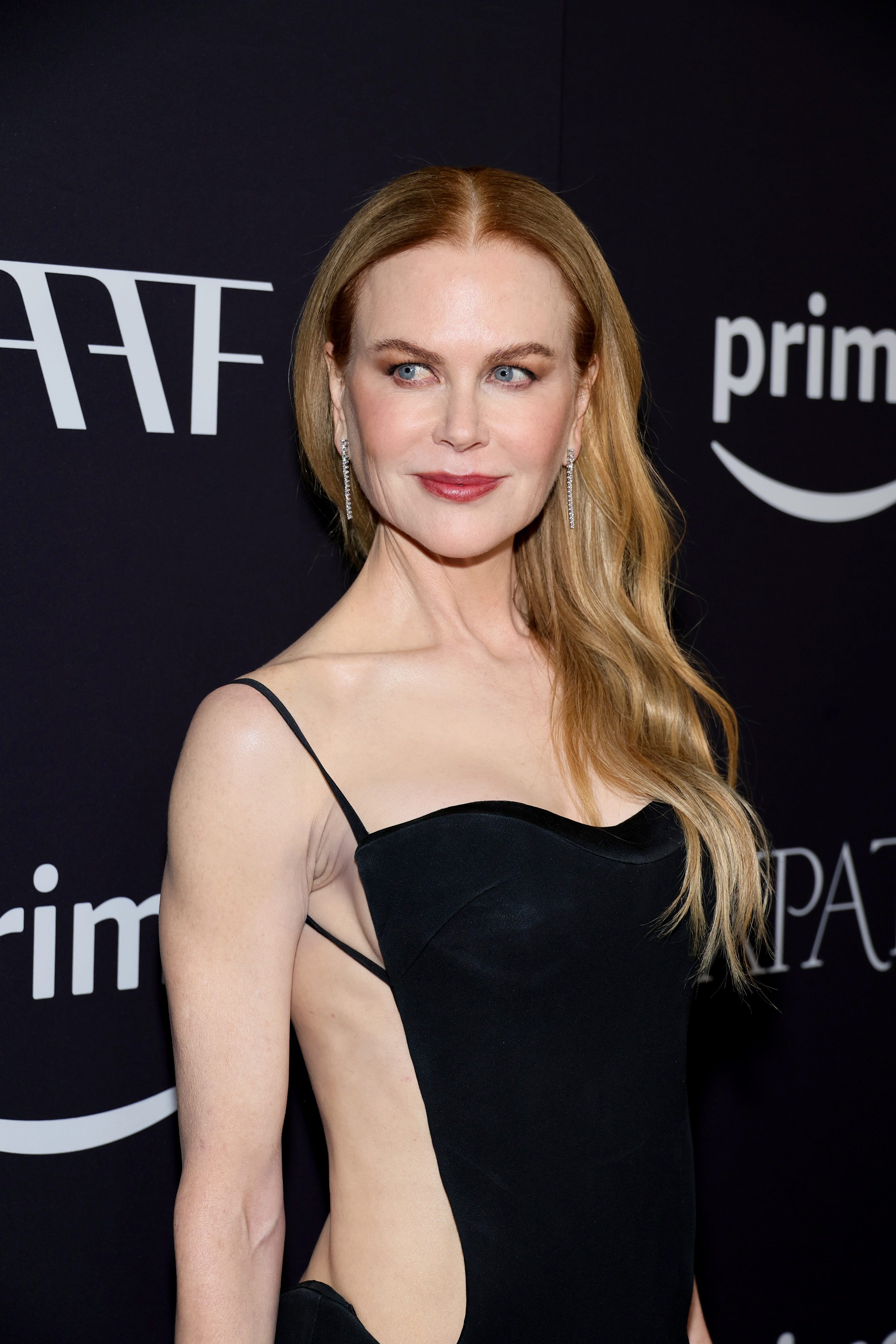 Plavuša boje marelice