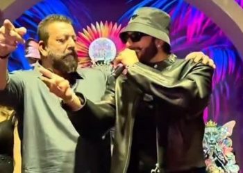 Ranveer Singh, Sanjay Dutt igraju s Dhurandharovim Aari Aarijem, SRK se pridružuje zabavi. Gledajte