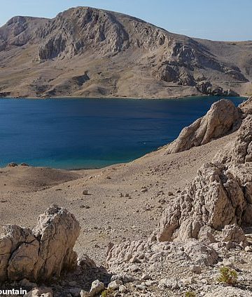 Hrvatski ‘Mjesečev otok’ izgleda kao drugi planet – temperatura od 18 stupnjeva u travnju i letovi od 15 funti