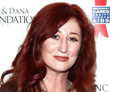 vicki lewis neto vrijednost