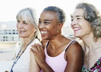 18 najboljih kratkih frizura za žene preko 50 godina