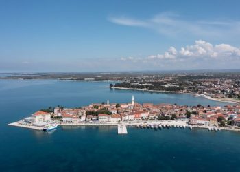 Tisuće Hrvata protestira za veće plaće i mirovine