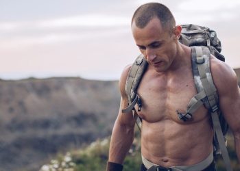 Ova 4-pokretna tjelovježba Royal Marines Hill nudi brzi kardio i napredak u nogama