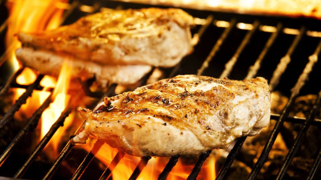 Pileća prsa na roštilju