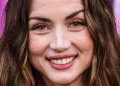 Ana De Armas izgleda ‘hladno’ u kratkoj majici za teretanu bez grudnjaka
