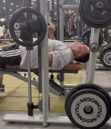 Otac Vickyja Kaushala, Sham Kaushal, u 70. godini odradio intenzivne vježbe u teretani