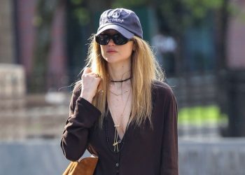 Jennifer Lawrence zamijenila traperice nevidljivim trendom cvjetnih hlača