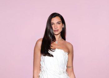 Dua Lipina selfie s vježbanja u kratkom topu najhrabriji je koliko može biti nakon safarija