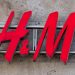 H&M-ova midi haljina na točkice od 20 USD idealan je komad za tri glavna proljetna trenda