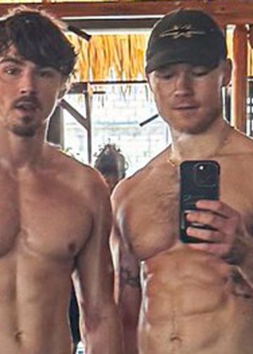 Zvijezde ‘čizama’ Miles Heizer i Angus O’Brien bez majice i ponovno vježbaju