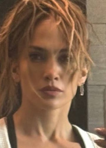 Jennifer Lopez (56) ostavlja obožavatelje bez daha dok prikazuje nevjerojatno čvrste trbušnjake