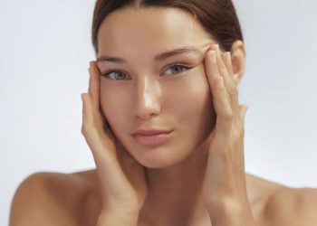 Revolucionarno oblikovanje kože vježbama u teretani za lice