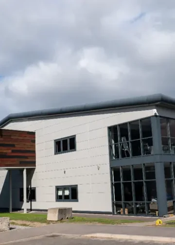 Zašto su teretane s prilagođenom opremom za snagu superiorne?