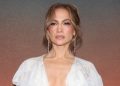 Jennifer Lopez prikazuje zategnute trbušnjake na selfijima u teretani, a obožavatelji su oduševljeni