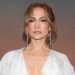 Jennifer Lopez prikazuje zategnute trbušnjake na selfijima u teretani, a obožavatelji su oduševljeni