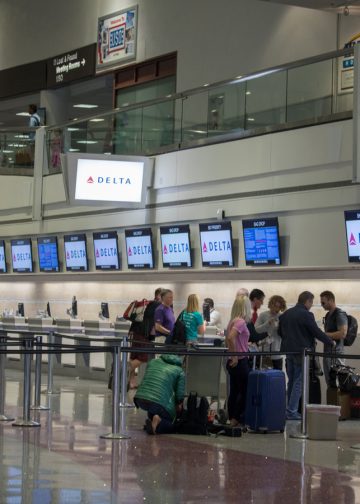 Delta Air Lines izdaje upozorenje za uskršnja putovanja u dvije velike zračne luke zbog visokog broja otkazivanja letova