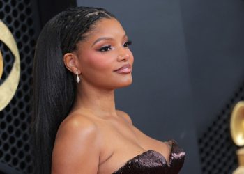 Crveni nokti Halle Bailey u njenom romantičnom razdoblju