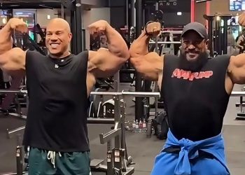 Velikani bodybuildinga Phil Heath i Roelly Winklaar poziraju u teretani