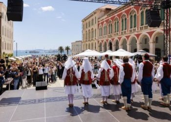 Dalmatinska tradicija oživjela u Splitu kroz FOTOGRAFIJE