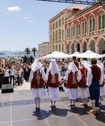 Dalmatinska tradicija oživjela u Splitu kroz FOTOGRAFIJE
