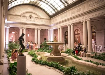 Louis Vuitton organizira izložbu kolekcije Cruise 2027 u muzeju