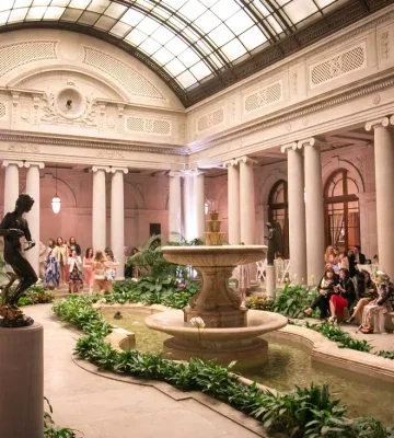 Louis Vuitton organizira izložbu kolekcije Cruise 2027 u muzeju