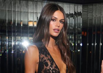 Kaia Gerber blista na novim fotografijama iz teretane pokazujući svoje trbušne mišiće i isklesanu figuru