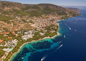 Dalmacija proživljava trenutak dok putnici gledaju izvan velikih europskih gradova