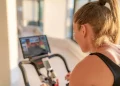 Kućni fitness: Utjecaj pametnih teretana na treninge