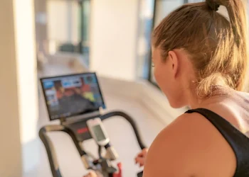 Kućni fitness: Utjecaj pametnih teretana na treninge