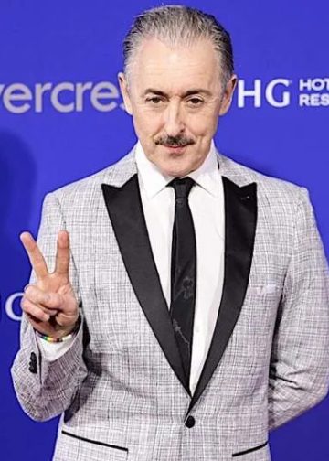 Alan Cumming otkriva da su glumci iz Zvijezda X2 ostali u kontaktu 20 godina zbog “povezanosti u traumi” na setu
